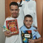 Дети с дневниками