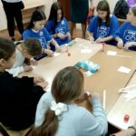 Девочки за столом