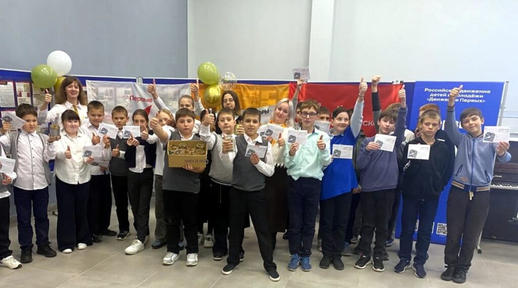 Дети со свечами