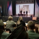 Дети на сцене