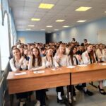 Ученики за партами