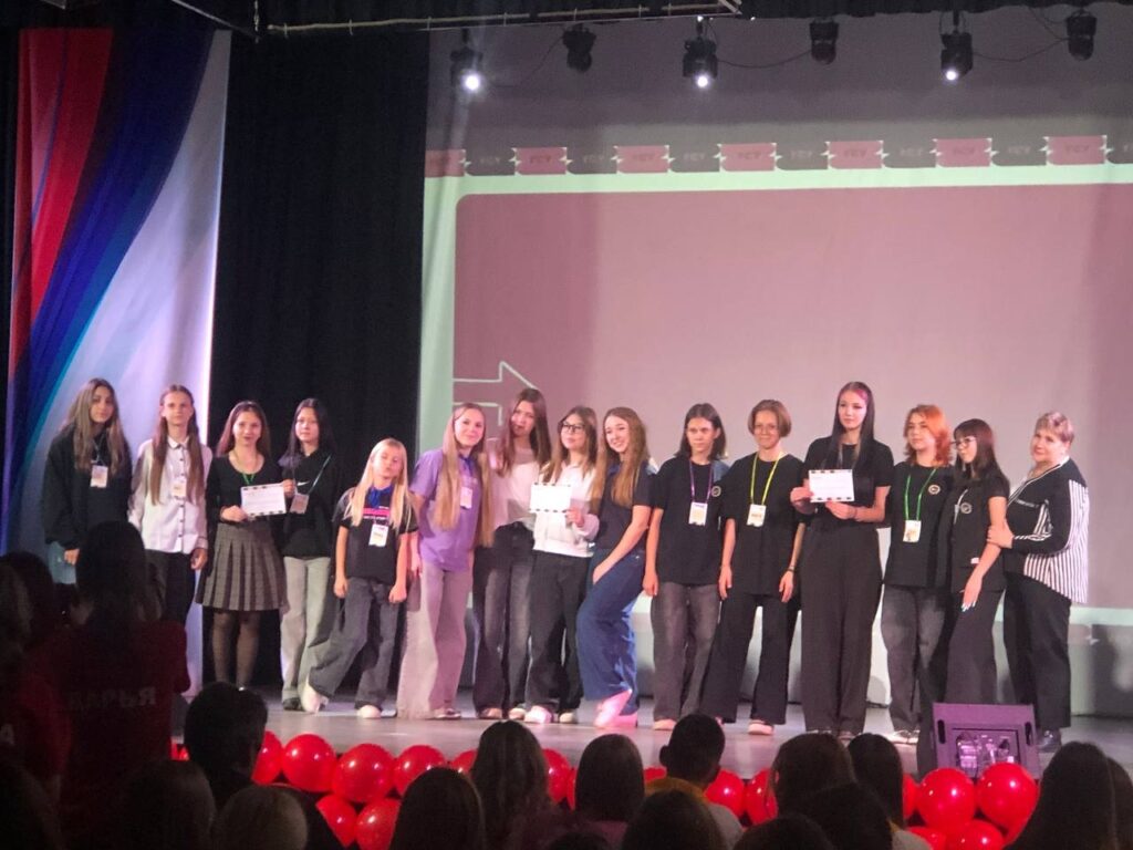 Дети на сцене