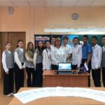 Дети с учителем у доски